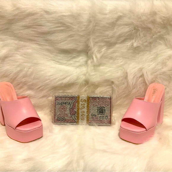 Barbie Pink Platform Heel with Rich Barbie Diamond Studded Clutch bag - Picture 3 of 3